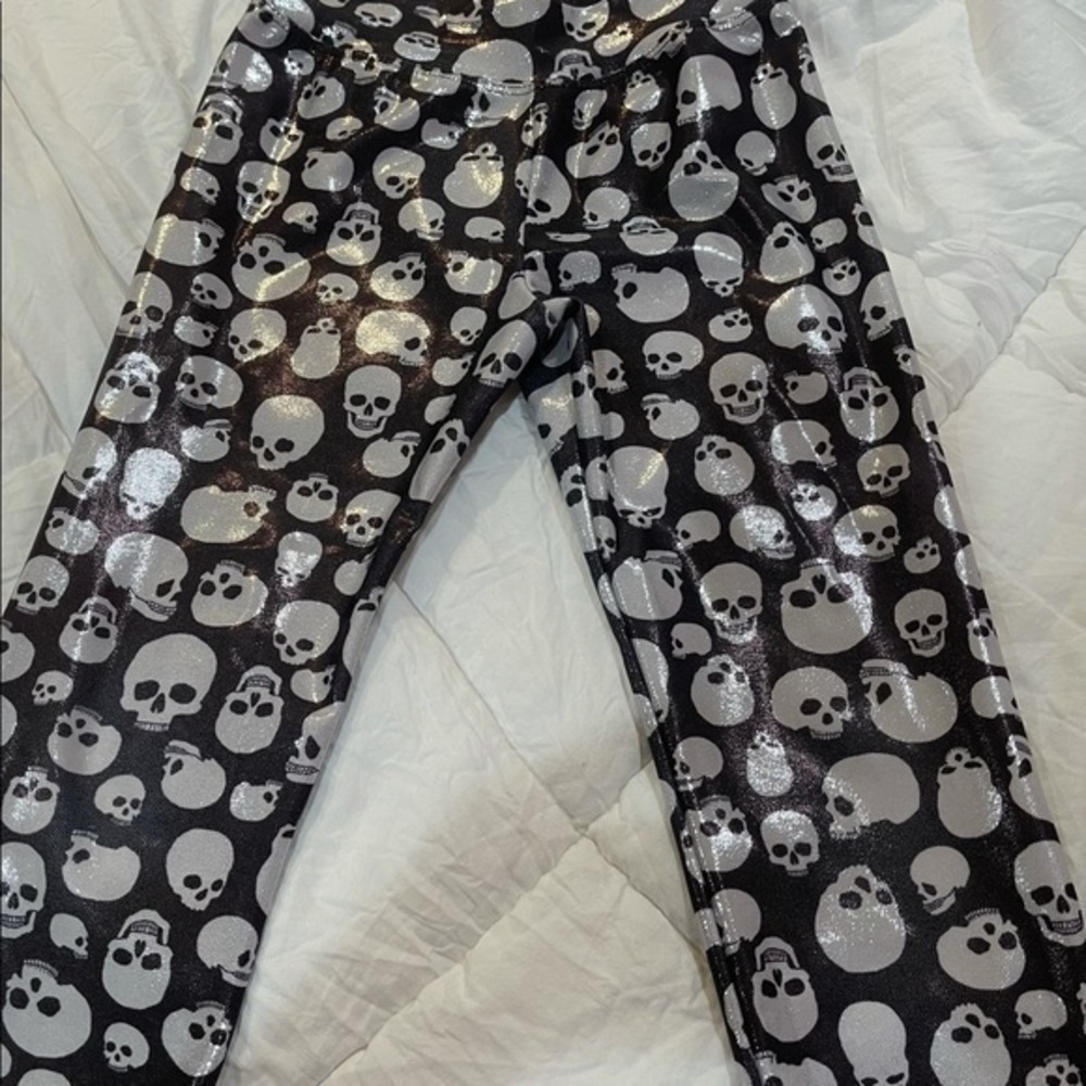 Random hearts shiny size 5 skull set - Picture 2 of 4
